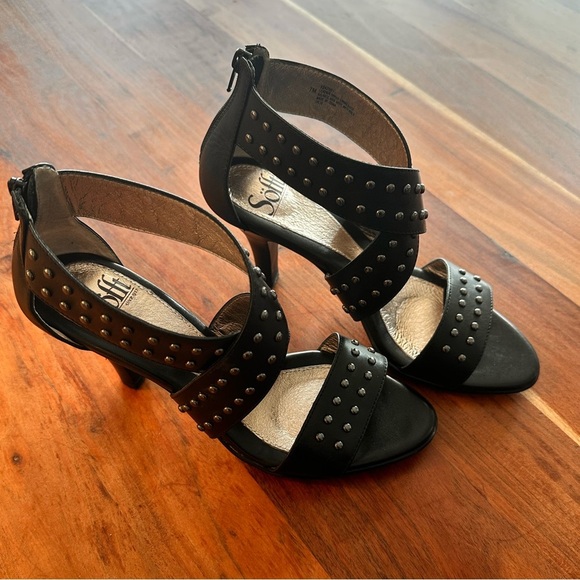 Sofft GAEA Black Strappy studded Heels - Picture 6 of 6